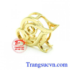 Mặt dây chuyền nữ vàng quý phái dễ kết hợp cùng nhiều kiểu dây chuyền vàng