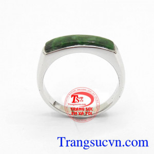 Nhẫn nữ đính đá Cẩm Thạch tốt cho vận khí, cho sức khỏe và cho tiền tài, mang lại nhiều may mắn cho chủ nhân