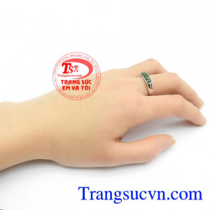 Nhẫn nữ vàng gắn đá quý Cẩm Thạch thiên nhiên