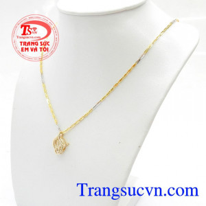 Bộ Dây Chuyền Chữ TQ Độc Đáo gồm mặt dây chữ TQ 3D kết hợp với dây chuyền 2 màu mới lạ tạo nên sự sang trọng tinh tế cho bộ dây,Bộ Dây Chuyền Chữ TQ Độc Đáo