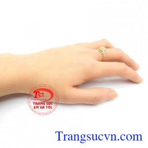 Nhẫn Nữ Vàng Đính Đá Cá Tính