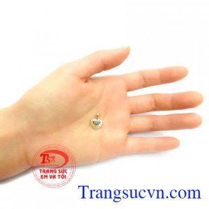 Mặt dây kiểu dáng mới lạ dành cho phái đẹp, dễ dàng kết hợp với nhiều loại dây chuyền khác nhau,mang đến phong cách mới cho mỗi người,Mặt Dây Chuyền Vàng Hàn Quốc