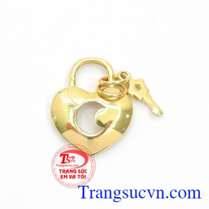 mặt dây phong cách tinh tế sang trọng phù hợp nhiều kiểu dây chuyền và phong cách thời trang mới,Mặt Dây Chuyền Vàng Khóa Trái Tim