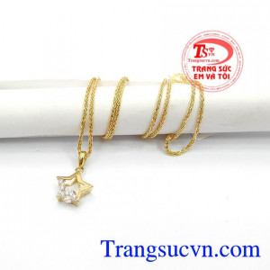 Bộ Dây Chuyền Nữ Thời Trang Mới gồm dây chuyền nhập khẩu từ Ý và mặt dây Hàn Quốc mang đến sự mới mẻ, sang trọng trong kiểu dáng và chất lượng,Bộ Dây Chuyền Nữ Thời Trang Mới