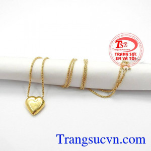 Bộ Dây Chuyền Vàng Tây Mới Lạ gồm dây chuyền nhập khẩu Italy và mặt dây chế tác tinh xảo, mới lạ làm nên nét trẻ trung độc đáo,Bộ dây chuyền là sự lựa chọn tuyệt vời cho người phụ nữa bạn yêu thương