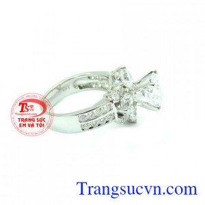 Nhẫn nữ vàng gắn Kim Cương thiên nhiên dành cho phái đẹp, đeo hợp thời trang và quý phái