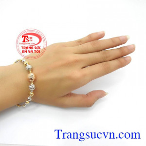 Trang sức vàng mẫu mã đa dạng, trẻ trung, thương hiệu uy tín nhiều năm. Vòng bi vàng Ý đẹp 