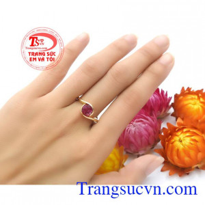 Nhẫn nữ ruby hoàng gia