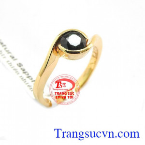 Nhẫn nữ sapphire quý phái là sản phẩm đá sapphire thiên nhiên mang ý nghĩa phong thủy may mắn, tài lộc rất hợp với người mệnh thủy và mệnh thổ, sản phẩm vàng 14k