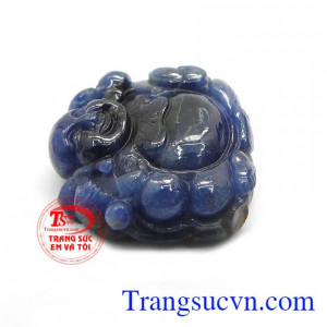 Sản phẩm đá Sapphire đẹp, chạm khắc tượng phật di lặc mang đến hạnh phúc, may mắn cho người đeo.