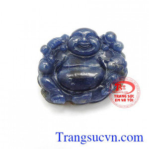 Mặt dây Sapphire phật di lặc được chế tác từ đá sapphire thiên nhiên, mang đến may mắn, tài lộc cho người đeo.