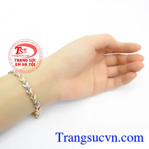 Lắc Tay Nữ Nhập Khẩu Cao Cấp là món quà tuyệt vời dành tặng cho một nửa yêu thương những dịp ý nghĩa. 