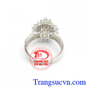 Nhẫn nữ vàng trắng 18k dành cho phái đẹp, đeo hợp thời trang và quý phái