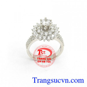 Nhẫn Nữ Vàng Trắng Sang Trọng đính đá chế tác tinh xảo sắc nét trên từng chi tiết