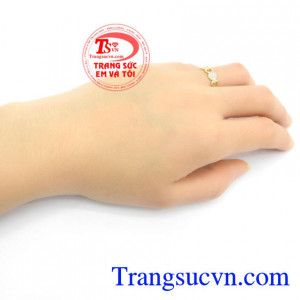 Nhẫn Nữ Đính Đá Trái Tim