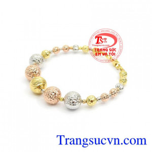 Vòng Tay Bi Nhập Ý Đẹp nhập khẩu nguyên chiếc từ Italia với thiết kế độc đáo, sắc nét dành cho phái đẹp.