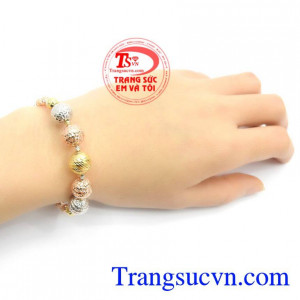 Vòng tay bi phù hợp nhiều phong cách thời trang và trang phục đa dạng. Vòng Tay Bi Nhập Ý Đẹp