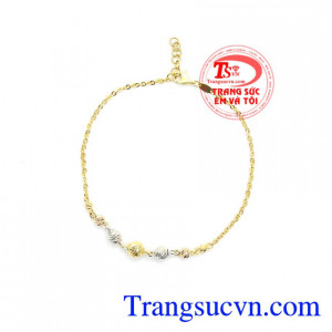 Lắc Chân Bi Ý Phong Cách