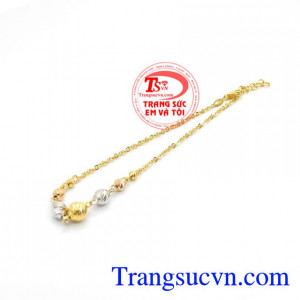 Lắc Chân Bi Ý Phong Cách