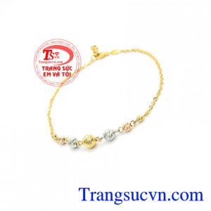 Lắc Chân Bi Ý Phong Cách nhập khẩu nguyên chiếc Italy với kiểu dáng tinh tế, mới lạ hợp thời trang, tạo nên nét quyến rũ, dịu dàng và sang trọng cho phái đẹp.