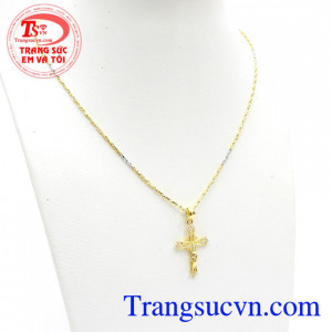 Bộ Dây Chuyền Mặt Dây Thánh Giá là sự kết hợp giữa mặt dây thánh giá và dây chuyền vàng ưa chuộng, tạo nên sự trang nhã, nhẹ nhàng và sang trọng cho phái đẹp,Bộ Dây Chuyền Mặt Dây Thánh Giá