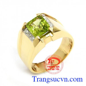 Nhẫn nam đá Peridot vuông là loại đá thiên nhiên