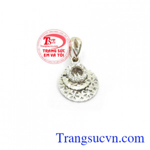 Mặt dây vàng trắng 18 đẹp là sản phẩm được chế tác cầu kỳ, tinh tế mang đến vẻ đẹp trẻ trung, quý phái cho người đeo,Mặt dây vàng trắng 18 đẹp