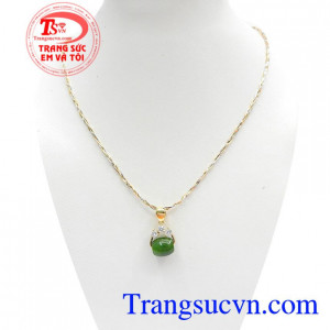 Bộ Dây Chuyền Nữ Ngọc Bích kết hợp giữa dây chuyền 18k nhập khẩu nguyên chiếc từ Italy và mặt dây ngọc bích độc đáo, tôn lên vẻ dịu dàng, sang trọng cho phái đẹp,Bộ Dây Chuyền Nữ Ngọc Bích