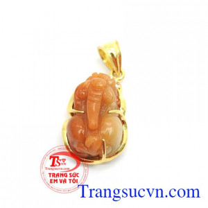 Mặt dây tì hưu công danh là sản phẩm tì hưu bọc vàng sang trọng mang lại nhiều may mắn, tiều tài, công danh sự nghiệp cho người đeo