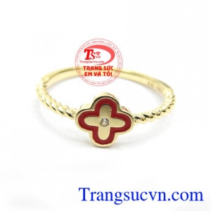 Sản phẩm được chế tác tinh xảo, tôn nên vẻ đẹp của đôi bàn tay xinh xắn