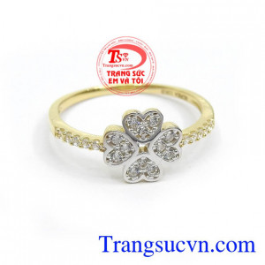 Nhẫn Nữ Cỏ Bốn Lá May Mắn là món quà tuyệt vời dành tặng một nửa yêu thương