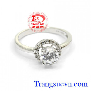 Nhẫn Nữ Vàng Trắng Quý Phái đường nét chế tác mềm mại, tươi sáng, tôn lên sự cá tính phong cách phái đẹp