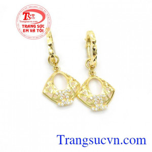 Công ty trang sức em và tôi chuyên cung cấp các sản phẩm đá quý, đá phong thủy, vàng, bạc, ngọc trai.