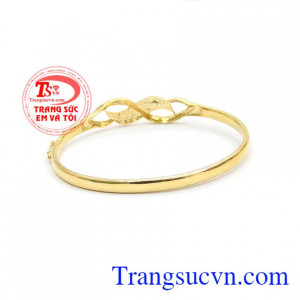 Vòng tay vàng tây sang trọng là món quà dành tặng phái nữ trong các ngày sinh nhật, các dịp lễ valentine, 3/8. 