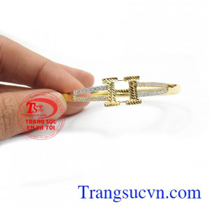 Công ty trang sức em và tôi chuyên cung cấp các sản phẩm đá quý, đá phong thủy, vàng, bạc, ngọc trai. Vòng tay chữ H