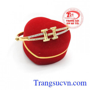 Sản phẩm thích hợp làm quà tặng cho người thân và bạn bè. Vòng tay chữ H
