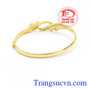 Vòng tay quý phái là món quà ý nghĩa dành tặng phái đẹp. 