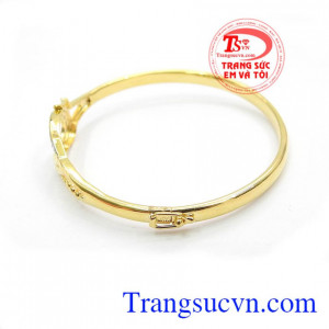 Là sản phẩm đước các bạn nữ ưa thích. Vòng tay vàng tây tinh tế