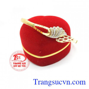 Thương hiệu trang sức Em và tôi nhiều năm liền được khách hàng tin tưởng. Vòng tay đẹp quý phái