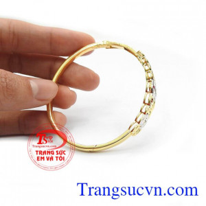 Thương hiệu trang sức em và tôi được khách hàng tin tưởng nhiều năm liền. Vòng tay kim tiền