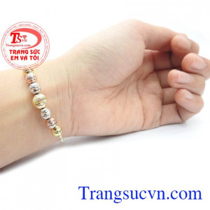 Sản phẩm chế tác tinh xảo, sắc nét, kiểu dáng sang trọng và tinh tế. Lắc bi Italy đẹp