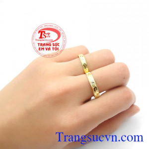 Nhẫn cưới vàng vàng tây đẹp sang trọng tinh tế cho đôi bạn trẻ