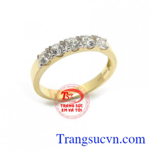 Công ty trang sức em và tôi chuyên cung cấp các sản phẩm đá quý, đá phong thủy, vàng, bạc, ngọc trai