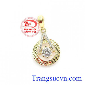 Mặt dây vàng xinh xắn là sản phẩm mặt dây chuyền được thiết kế tỉ mỉ, sang trọng được chị em phụ nữ ưa thích,Mặt dây vàng xinh xắn