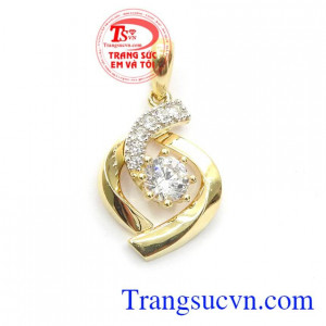 Mặt dây chuyền vàng Korea là sản phẩm mặt dây chuyền nhập khẩu từ Hàn Quốc, phong cách trẻ trung, sang trọng,Mặt dây chuyền vàng Korea
