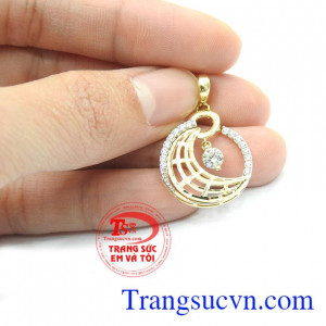 Công ty trang sức em và tôi chuyên cung cấp các sản phẩm đá quý, đá phong thủy, vàng, bạc, ngọc trai,Mặt dây mặt trăng đẹp