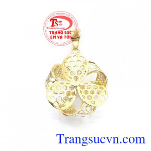 Công ty trang sức em và tôi chuyên cung cấp các sản phẩm đá quý, đá phong thủy, vàng, bạc, ngọc trai,Mặt dây bông hoa sang trọng