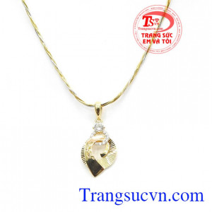 Công ty trang sức em và tôi chuyên cung cấp các sản phẩm đá quý, đá phong thủy, vàng, bạc, ngọc trai,Mặt dây vàng đẹp quý phái