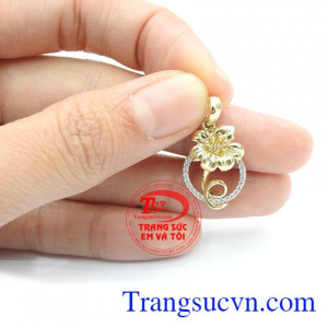 Công ty trang sức em và tôi chuyên cung cấp các sản phẩm đá quý, đá phong thủy, vàng, bạc, ngọc trai,Mặt dây hoa bách hợp