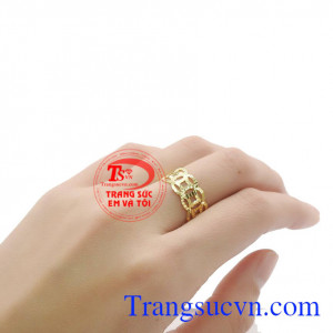 Sản phẩm chế tác tinh xảo, bền đẹp hiện được bán tại Trang sức Em và Tôi